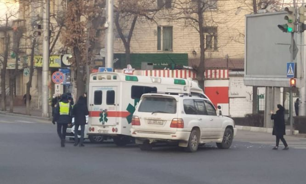 В Бишкеке произошло ДТП с участием частной кареты скорой помощи