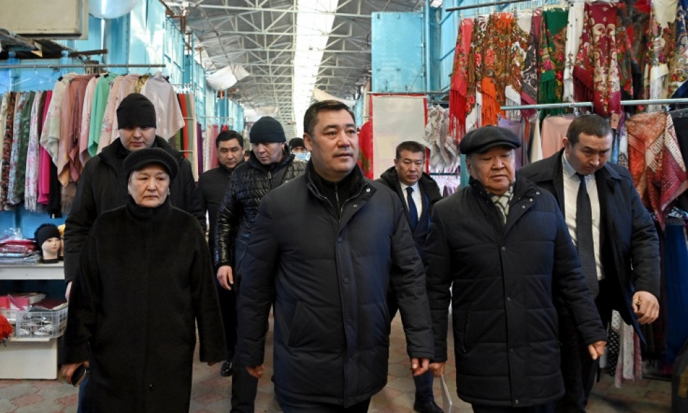Садыр Жапаров посетил торгово-рыночный комплекс «Дордой» и «Ошский рынок»