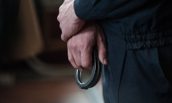 Сотрудника СИН задержали по подозрению в вымогательстве взятки у осужденного