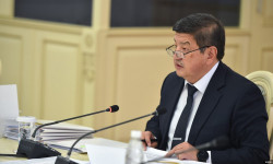 Акылбек Жапаров: Пик выплат Кыргызстаном госдолга придется на 2024-2026 годы