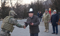 Глава Кабмина ознакомился с состоянием воинских частей Баткенской области