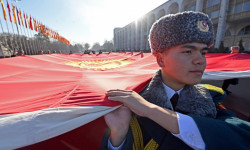 День государственного флага отметили во всех областях Кыргызстана