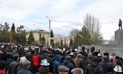В Кочкорском районе открыли памятник Турдакуну Усубалиеву