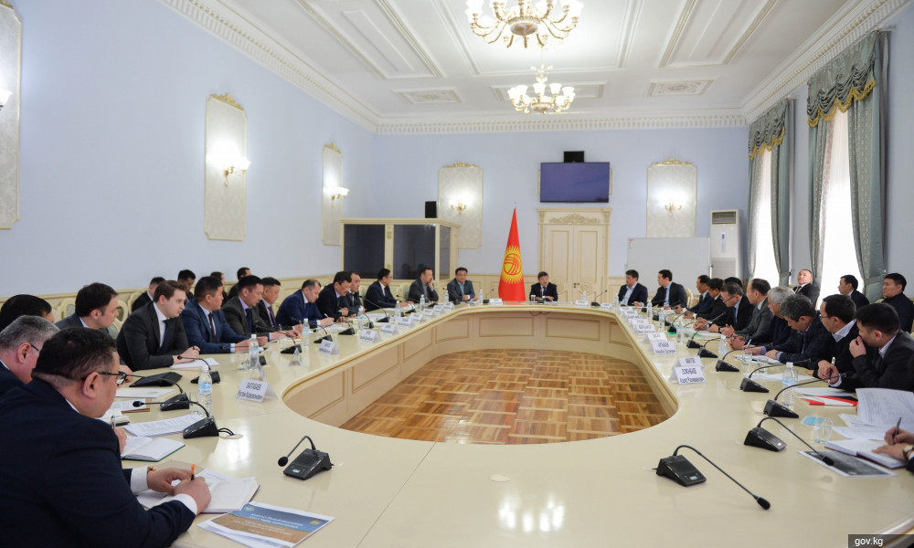 Акылбек Жапаров кайра иштетүүчү ишканалардын өкүлдөрү менен жолугушту