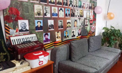 Центру пожилых граждан в Тюпском районе подарили музыкальные инструменты от имени президента