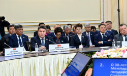 Талант Мамытов выступил с речью и рассказал о прошедших в Кыргызстане парламентских выборах