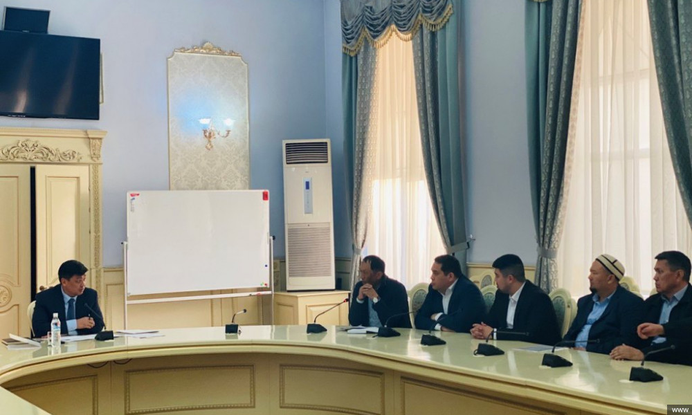 Бакыт Төрөбаев агроөнөржай ишканаларынын өкүлдөрү менен жолугушту