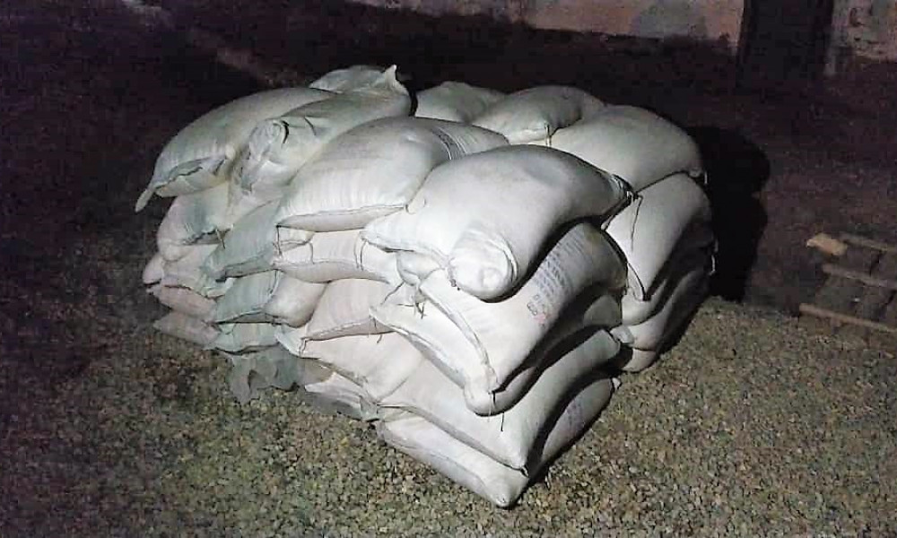 Пограничники КР задержали контрабанду селитры и лимонов