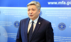 Эрлан Абдылдаев назначен Послом Кыргызстана в Таджикистане