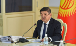 Акылбек Жапаров поручил госорганам сократить объемы использования офисной бумаги 