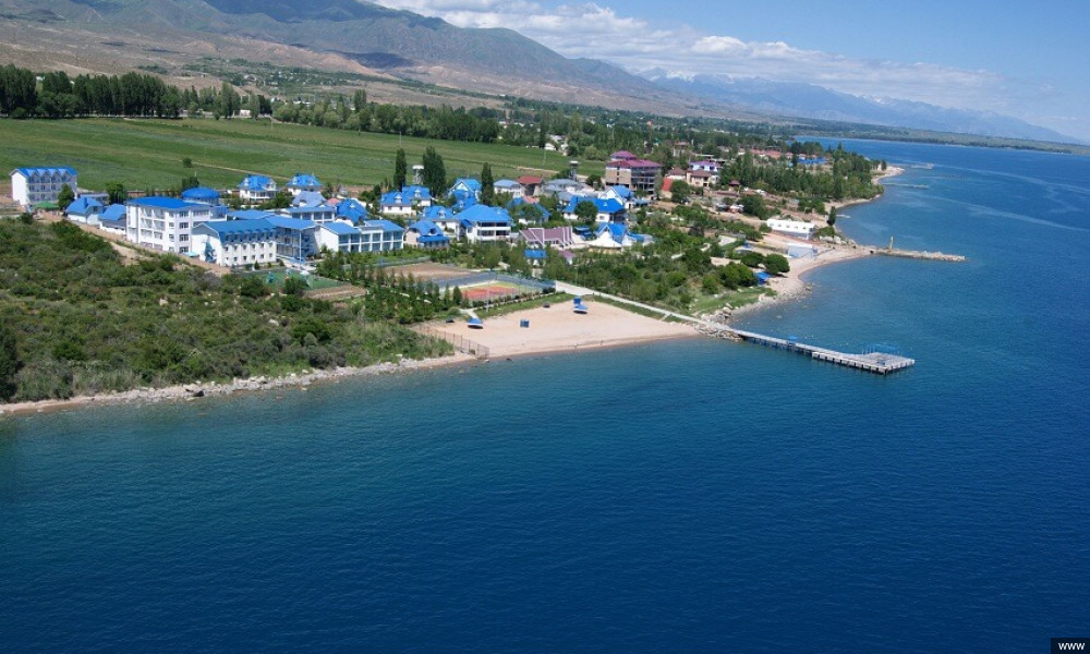 Садыр Жапаров Ысык-Көлдөгү пансионаттарды тазалоочу курулмалары жок иштетүүгө тыюу салды