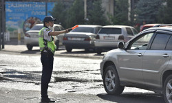 В Бишкеке прошел рейд по взысканию неоплаченных штрафов за нарушения ПДД