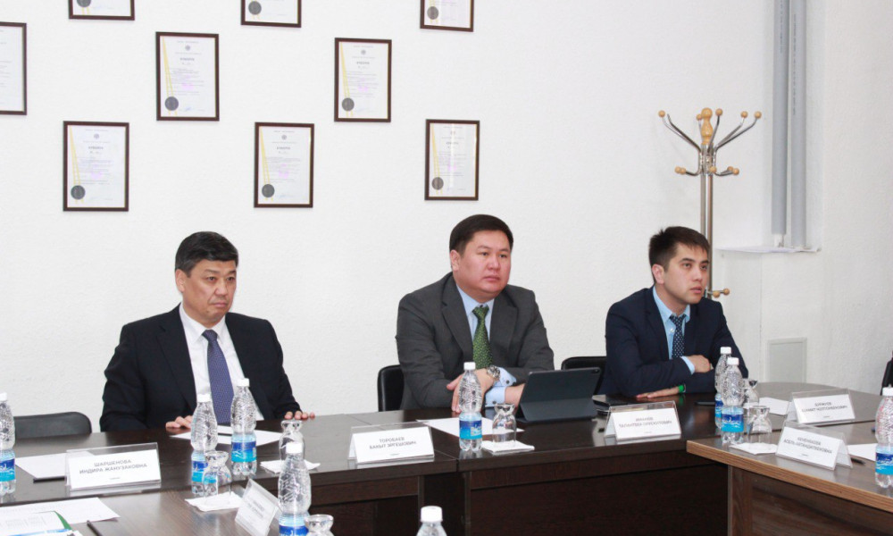 Бакыт Төрөбаев Санариптик өнүктүрүү министрлигине караштуу ишканалардын ишмердүүлүгү менен таанышты