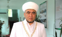 Кыргызстандын муфтийи  кыргызстандыктарды Орозо айт майрамы менен куттуктады