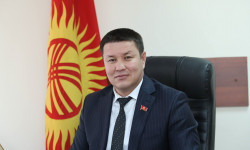 Талант Мамытов поздравил кыргызстанцев с Днем Конституции
