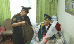 Военнослужащие Кыргызстана поздравили ветеранов с Днем Победы!
