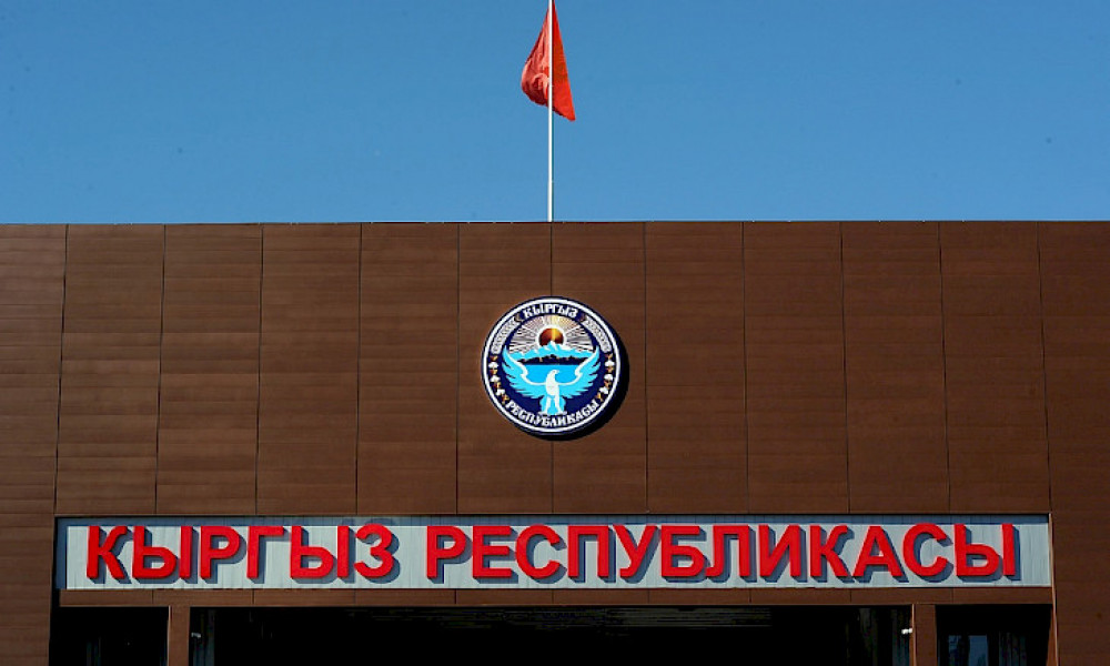 Арзыбек Кожошев Казакстанга жүк ташуучу унаалардын эркин жүрүүсүн камсыздоо боюнча ыкчам кеңешме өткөрдү