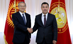 Президент Садыр Жапаров ШКУнун Башкы катчысы Чжан Минди кабыл алды