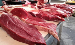 Проверки качества мяса на рынках Бишкека