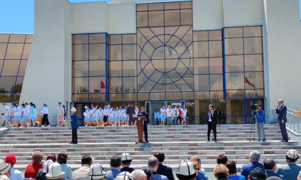 В Чолпон-Ате официально открыли реабилитационный центр «Алтын балалык»