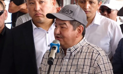 Акылбек Жапаров  встретился с предпринимателями, работающими на рынке