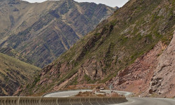 Төө-Ашуу менен Ала-Белде кар күрткүсү тосулат