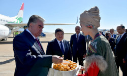 Президент Республики Таджикистан Эмомали Рахмон прибыл в Кыргызскую Республику