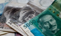 Госслужащим повышают зарплату