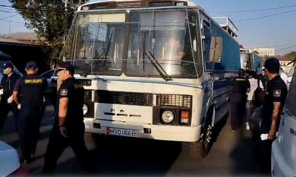 В ходе рейда вокруг Ошского рынка задержаны 65 граждан
