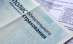ФОМС призывает иностранцев приобрести полис ОМС