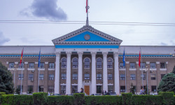 Бишкек мэриясы Баткен элин убактылуу үйлөр менен камсыздады