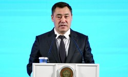 Садыр Жапаров поздравил работников агропромышленной отрасли