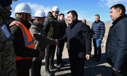 Садыр Жапаров ознакомился с ходом строительства ж/д Балыкчы-Кочкор-Кара-Кече