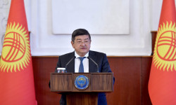Акылбек Жапаров во время рабочей поездки в Баткенскую область встретился с представителями местных органов власти и местных сообществ