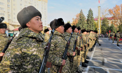 Жаш жоокерлер мекенди коргоо үчүн ант беришти