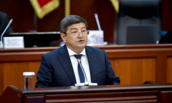 Акылбек Жапаров баштаган курам Жогорку Кеңеште бюджеттин аткарылышы тууралуу отчет берди