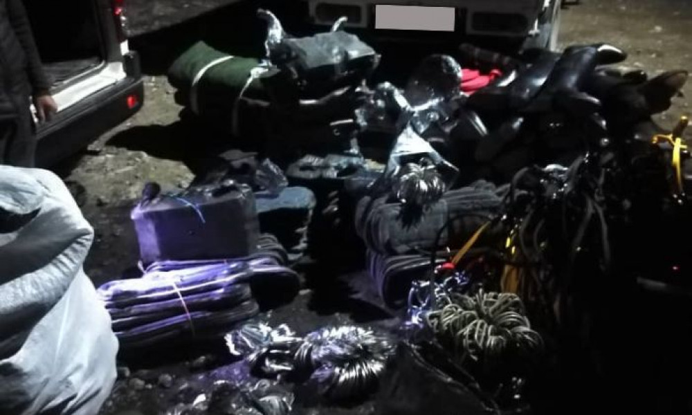 Баткенде ат жабдыктарын контрабандалык жол менен алып келүүгө тыюуу салынды