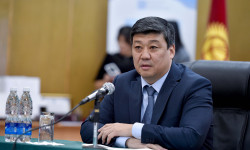 Бакыт Торобаев поздравил энергетиков с праздником 