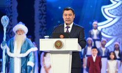 Президент Садыр Жапаров поздравил детей с наступающим Новым годом