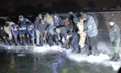 Алайда 6 жашар кыздын сөөгү муз астынан чыгарылды 