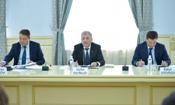 Адылбек Касымалиев Азия өнүктүрүү банкынын директорлор кеңешинин өкүлдөрү менен жолугушту