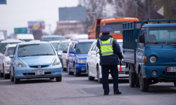 Бир жумада жол эрежесин бузгандар 16 миңден ашты