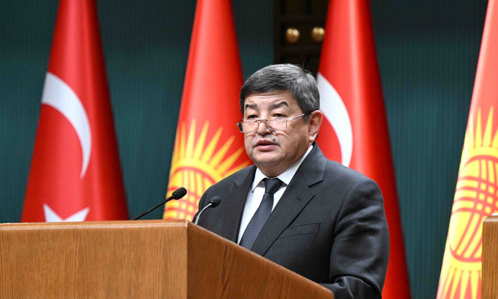 Акылбек Жапаров кыргыз-түрк өкмөттөр аралык комиссиясынын отурумунун жыйынтыгы боюнча ЖМКларга билдирүү жасады