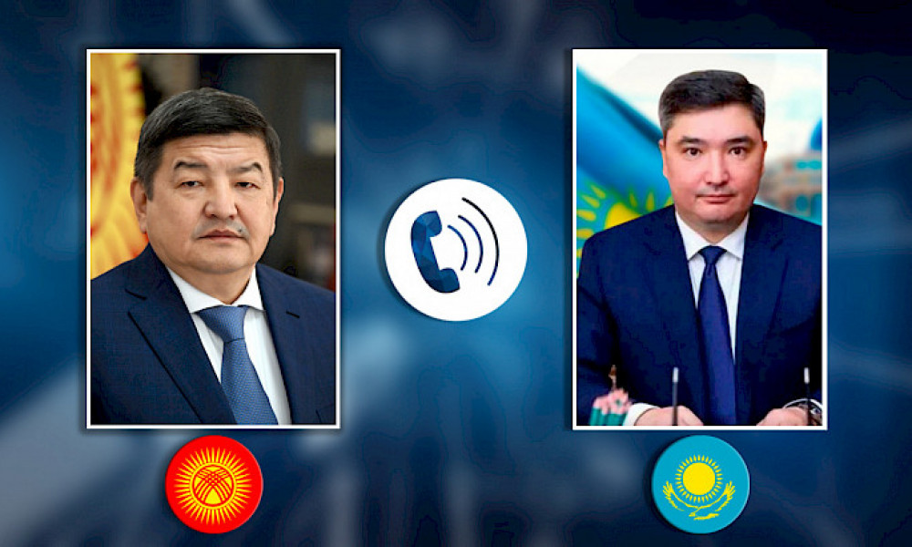 Акылбек Жапаров Казакстан премьер-министри Олжас Бектенов менен телефон аркылуу сүйлөштү