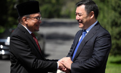 В Бишкеке состоялась церемония официальной встречи Президента Садыра Жапарова и Премьер-министра Малайзии Анвара Ибрагима