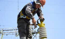 Кыргызстанда энергетиктердин айлыгы 15%га чейин көтөрүлдү