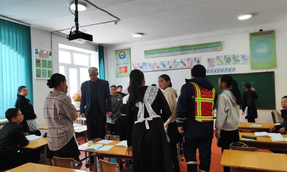 Таласта жер титирөөдөн 14 үйдөн жарака кетти
