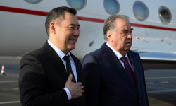 Президент Садыр Жапаров иш сапары менен Тажикстанга барды