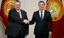 Садыр Жапаров принял заместителя Председателя Правительства РФ Алексея Оверчука