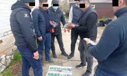 Операция үчүн 90 миң сом - Нарында пара талап кылган дарыгер кармалды